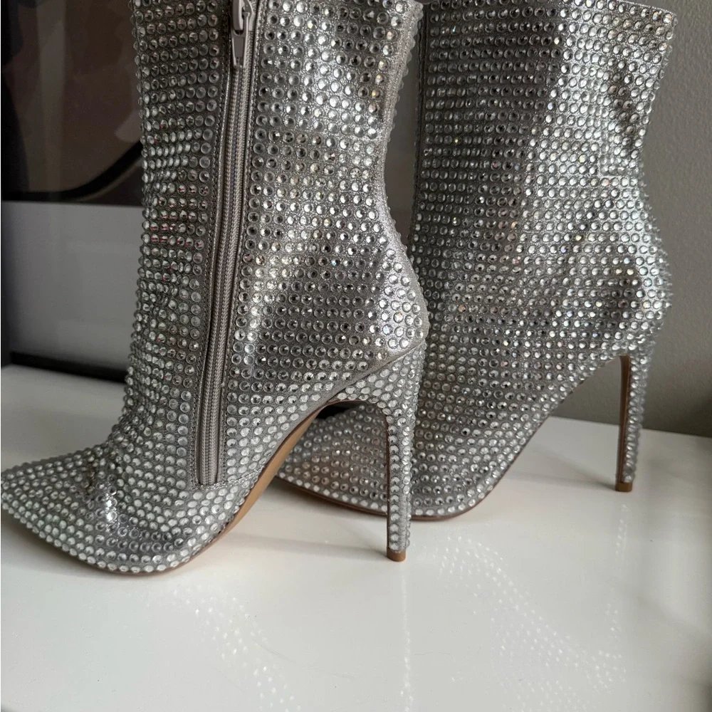 Steve Madden “Winnings” Silver Studded Ankle Boots W 10M - Picture 2 of 8